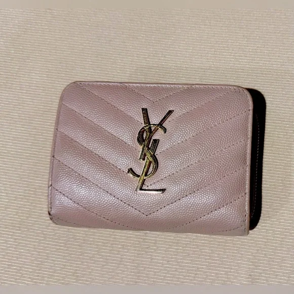 ✨Host Pick✨ Yves Saint Laurent Preloved Pale pink Quilted bifold Leather Wallet - Picture 1 of 15